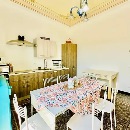 Hostdomus - Casa Ester * نولي